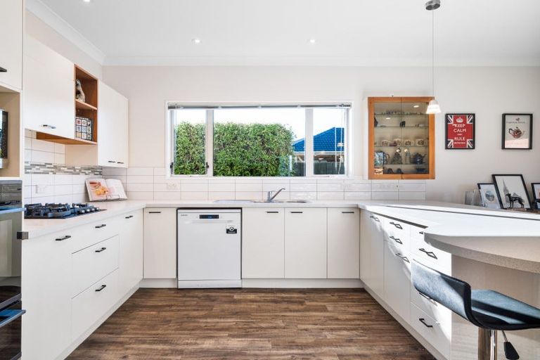 Photo of property in 15 Sutton Place, Dallington, Christchurch, 8061