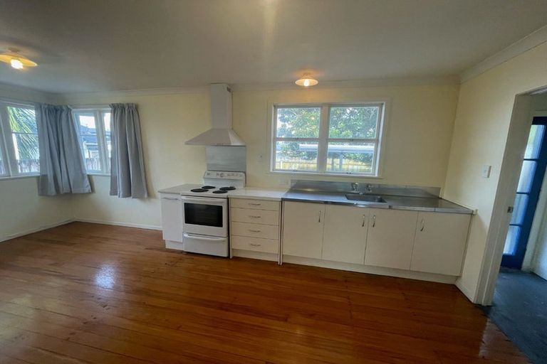 Photo of property in 12 Martin Road, Manurewa, Auckland, 2102