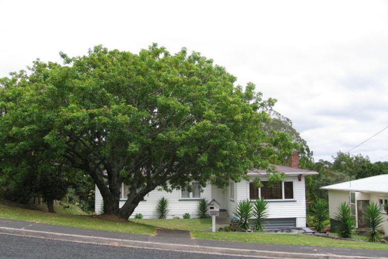 Photo of property in 40 Tiri Tiri Road, Birkdale, Auckland, 0626