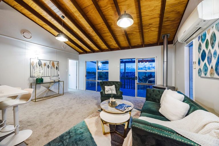 Photo of property in 4/89a Royal Road, Massey, Auckland, 0614