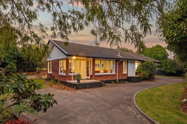 Photo of property in 2 Caccia Birch Lane, Hokowhitu, Palmerston North, 4410