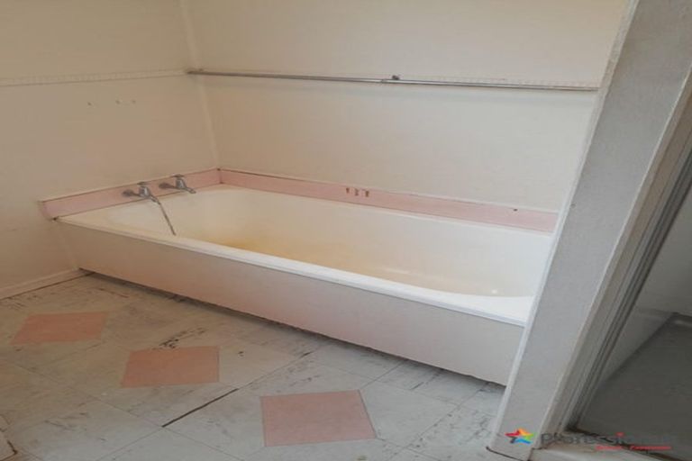 Photo of property in 7 Hallberry Road, Mangere East, Auckland, 2024