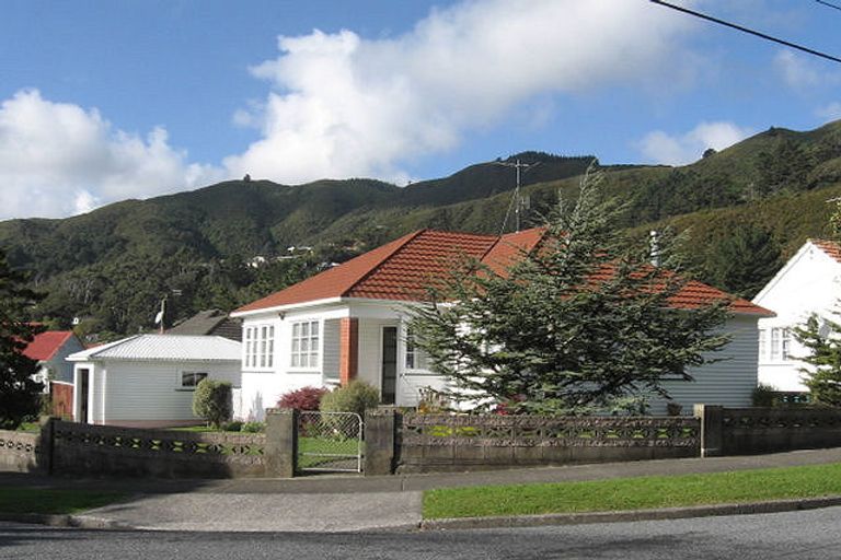 Photo of property in 74 Judd Crescent, Naenae, Lower Hutt, 5011