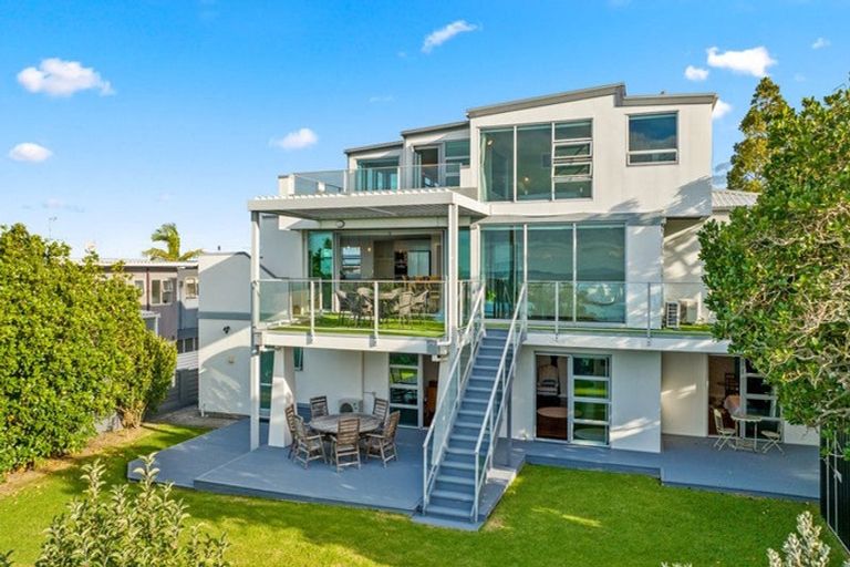 Photo of property in 5b Rahopara Street, Castor Bay, Auckland, 0620