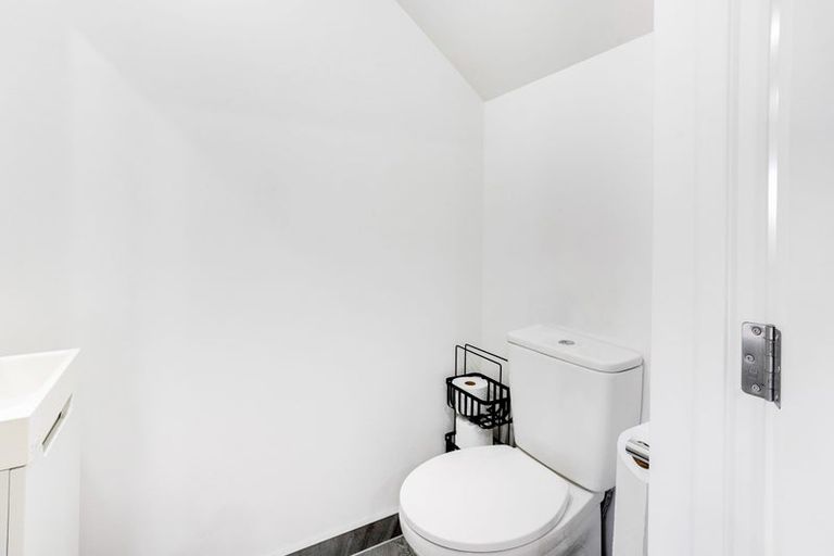 Photo of property in 17 Valour Lane, Papakura, 2110