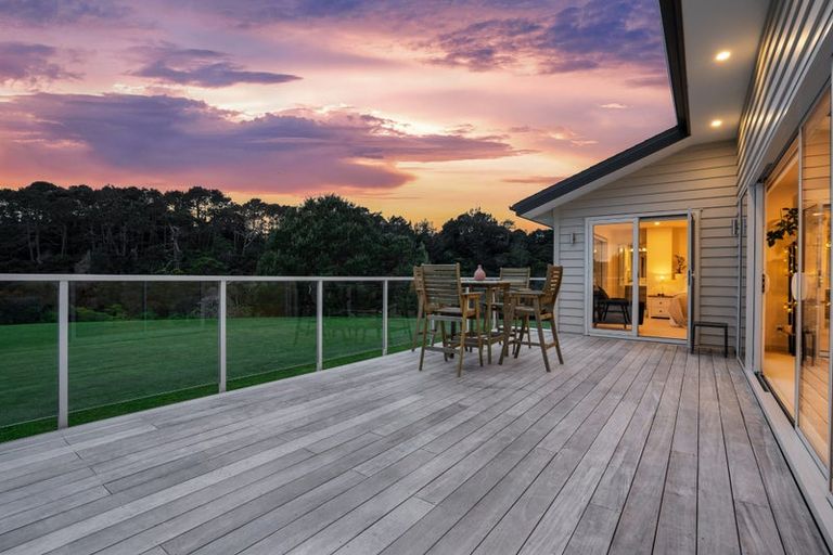 Photo of property in 15 Nola Road, Oratia, Auckland, 0604