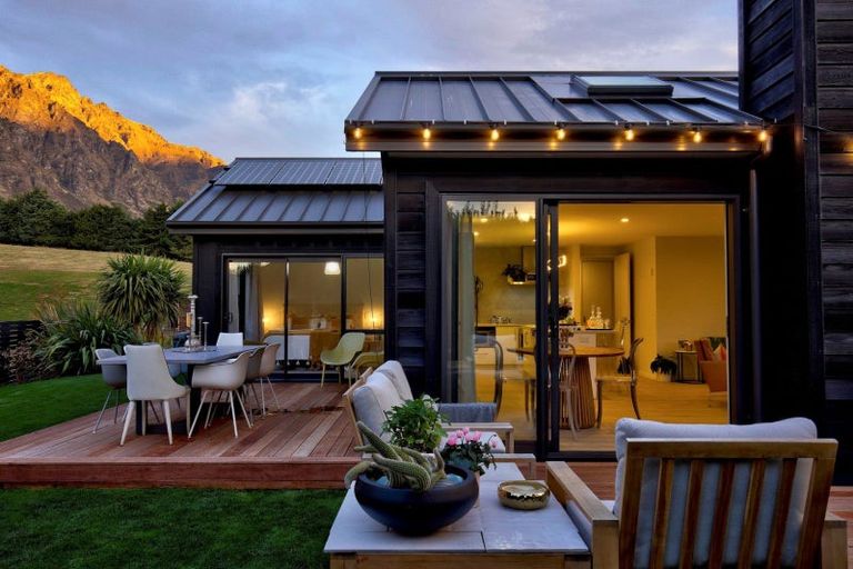 Photo of property in 10 Pendeen Crescent, Jacks Point, Queenstown, 9371