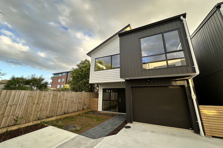Photo of property in 14d Serjeant Street, Henderson, Auckland, 0612
