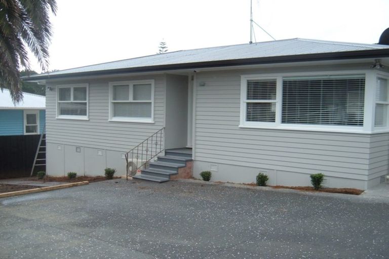 Photo of property in 17 Glendene Avenue, Glendene, Auckland, 0602