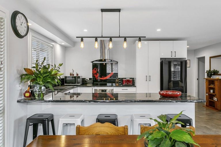 Photo of property in 27 Noumea Drive, Rangatira Park, Taupo, 3330