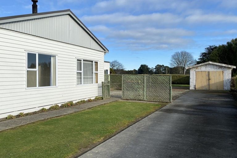 Photo of property in 82 Seaward Road, Edendale, 9825