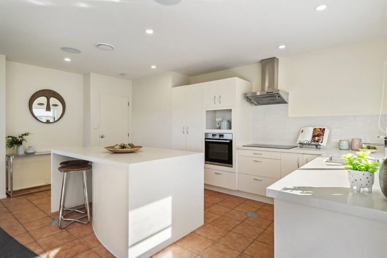 Photo of property in 2/60 Arran Road, Browns Bay, Auckland, 0630