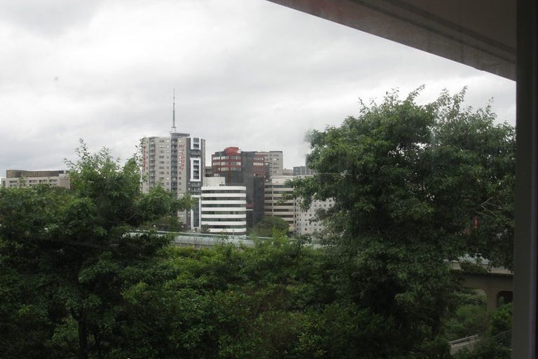 Photo of property in 1/129 Grafton Road, Grafton, Auckland, 1010