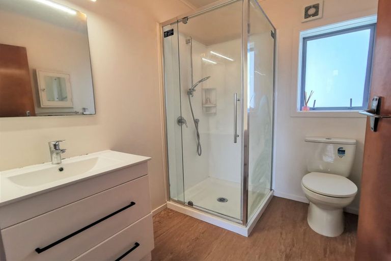 Photo of property in 2/41a Tramway Road, Beach Haven, Auckland, 0626