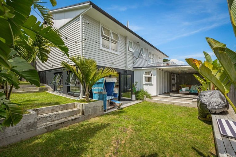 Photo of property in 121 Taikata Road, Te Atatu Peninsula, Auckland, 0610