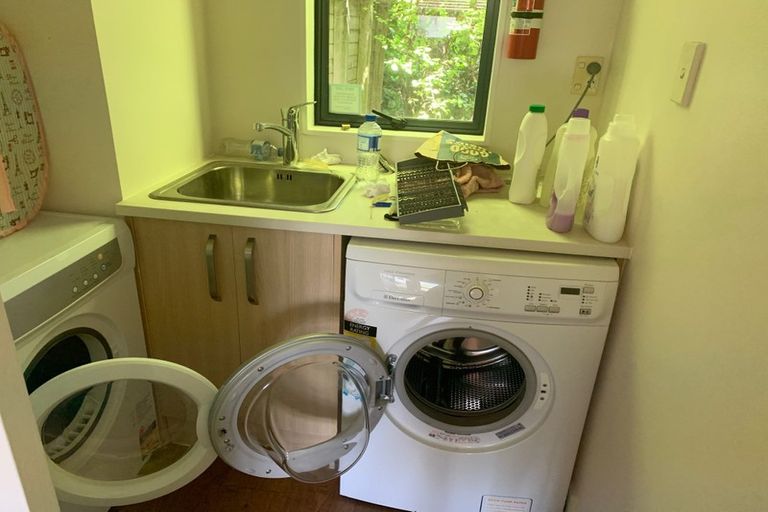 Photo of property in 1/1018 East Coast Road, Fairview Heights, Auckland, 0630