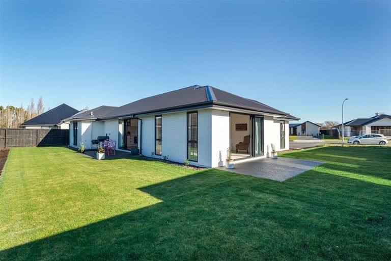 Photo of property in 9 Angus Place, Rangiora, 7400