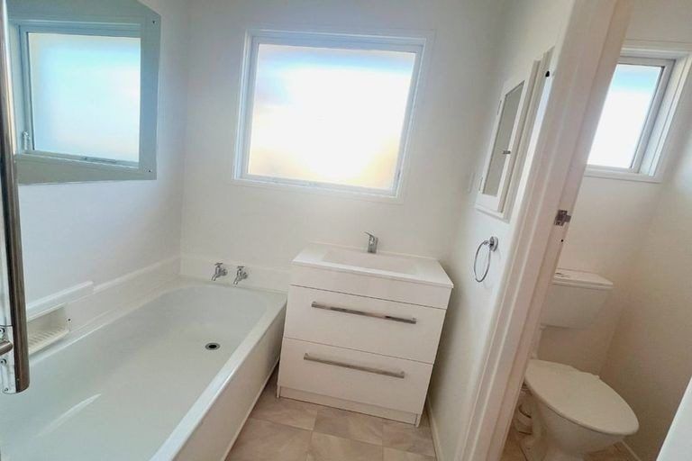 Photo of property in 50 Glenharrow Avenue, Avonhead, Christchurch, 8042