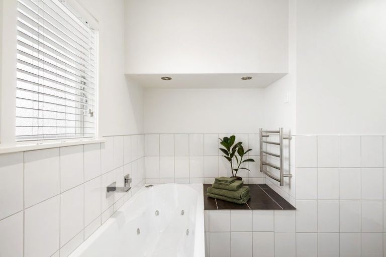 Photo of property in 87 Avondale Road, Greenmeadows, Napier, 4112