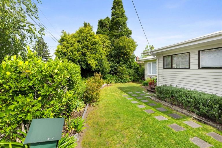 Photo of property in 3 Yeovil Road, Te Atatu Peninsula, Auckland, 0610