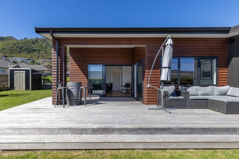 Photo of property in 10 Karearea Avenue, Waikanae, 5036