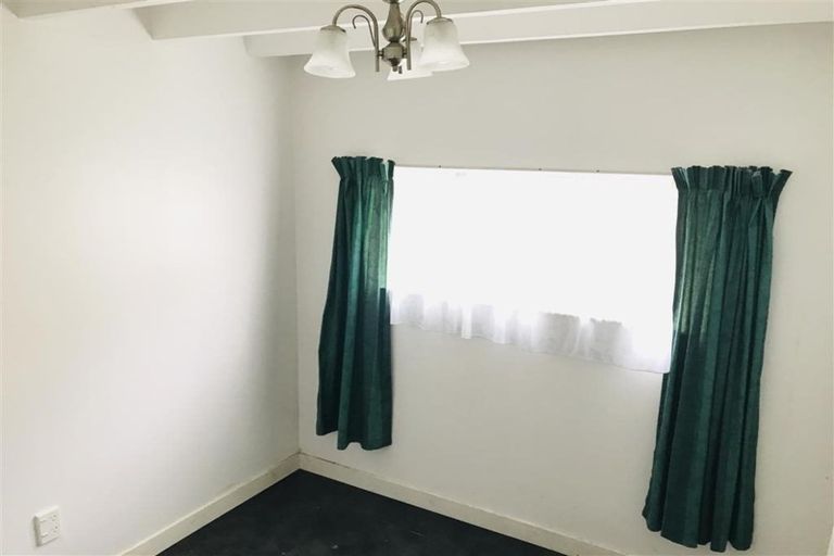 Photo of property in 2/27 Brandon Road, Glen Eden, Auckland, 0602