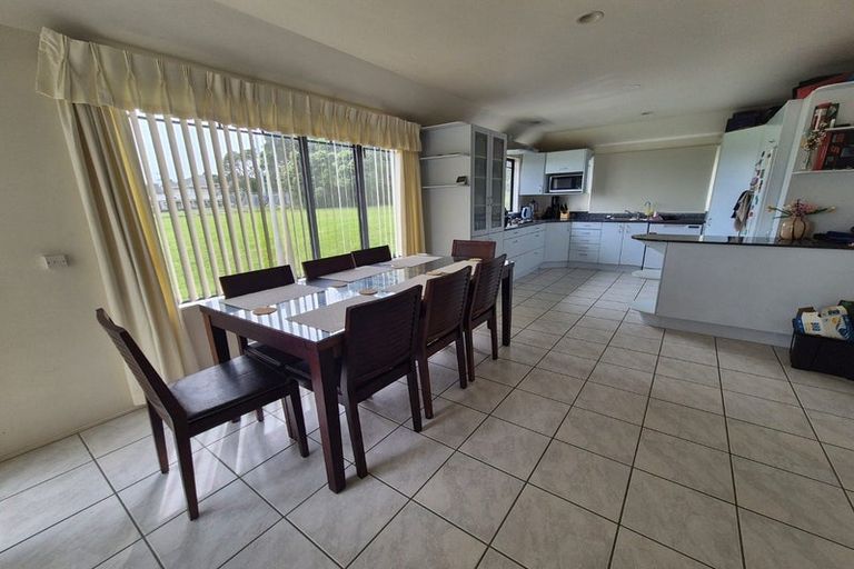 Photo of property in 176c East Coast Road, Forrest Hill, Auckland, 0620