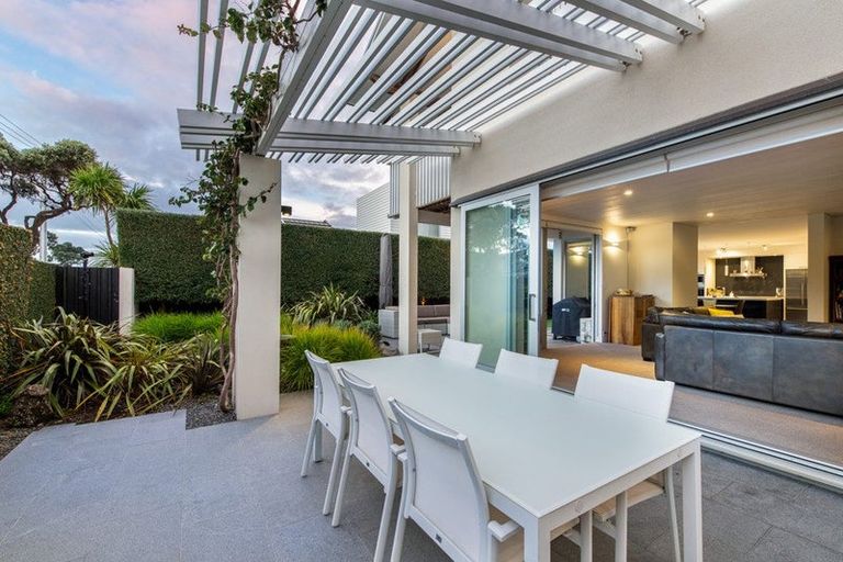 Photo of property in 19 Muritai Road, Milford, Auckland, 0620