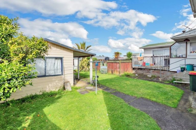 Photo of property in 15 Trentham Road, Papakura, 2110