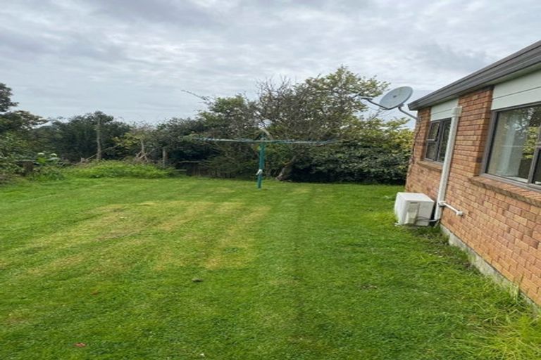 Photo of property in 4 Heversham Place, Glendene, Auckland, 0602