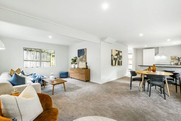 Photo of property in 2/128 Lynn Road, Bayview, Auckland, 0629