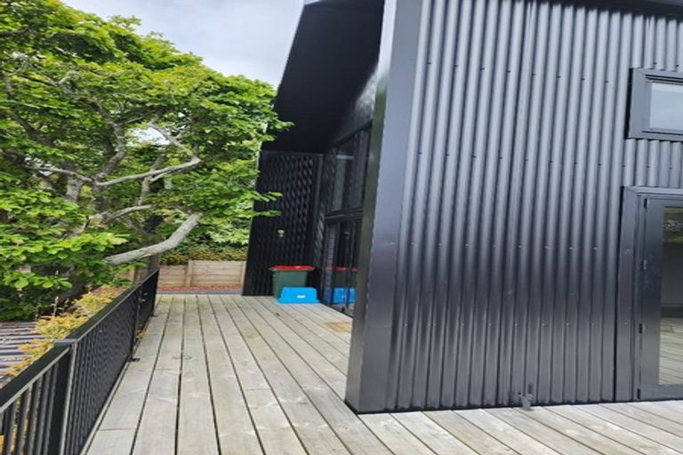 Photo of property in 16 Peace Avenue, Moturoa, New Plymouth, 4310