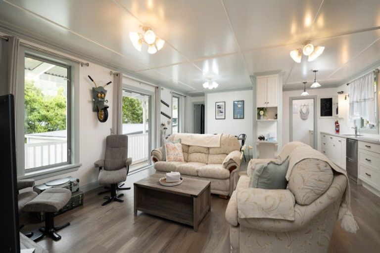 Photo of property in 32 Main Road, Havelock, 7100