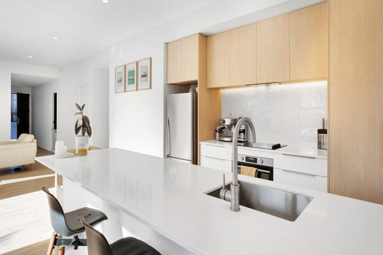 Photo of property in 7a Saxton Road, Upper Vogeltown, New Plymouth, 4310