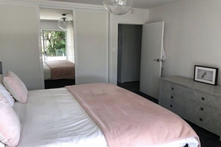 Photo of property in 1/34 Uxbridge Road, Mellons Bay, Auckland, 2014