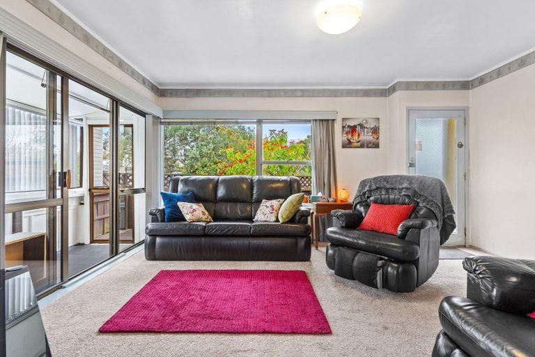 Photo of property in 2/1 Lingfield Street, Glenfield, Auckland, 0629