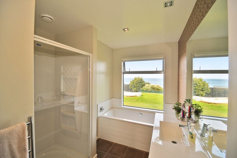 Photo of property in 22 Wonderview Road, Leigh, 0985