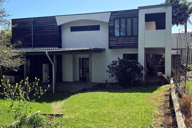 Photo of property in 213 Whangaparaoa Road, Red Beach, 0932