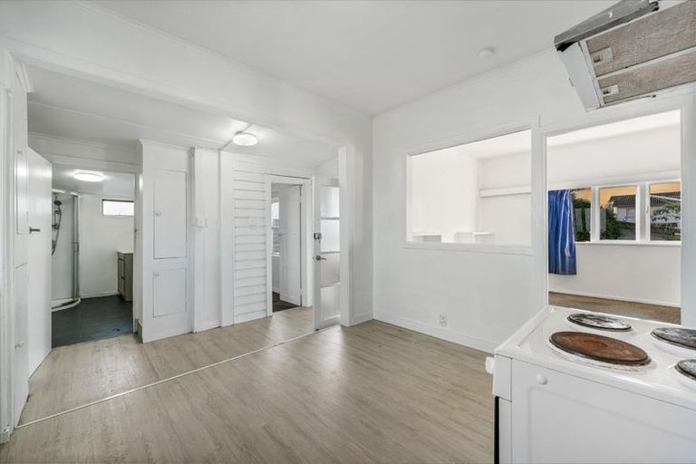 Photo of property in 72 Don Buck Road, Massey, Auckland, 0614