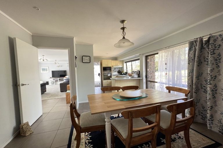 Photo of property in 27 Sheralee Place, Bucklands Beach, Auckland, 2014
