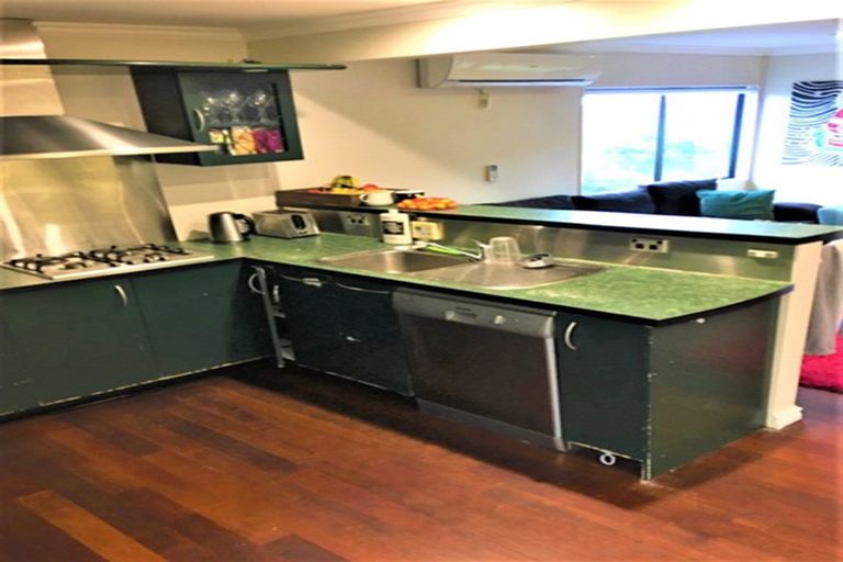 Photo of property in 15 Van Dyke Place, West Harbour, Auckland, 0618