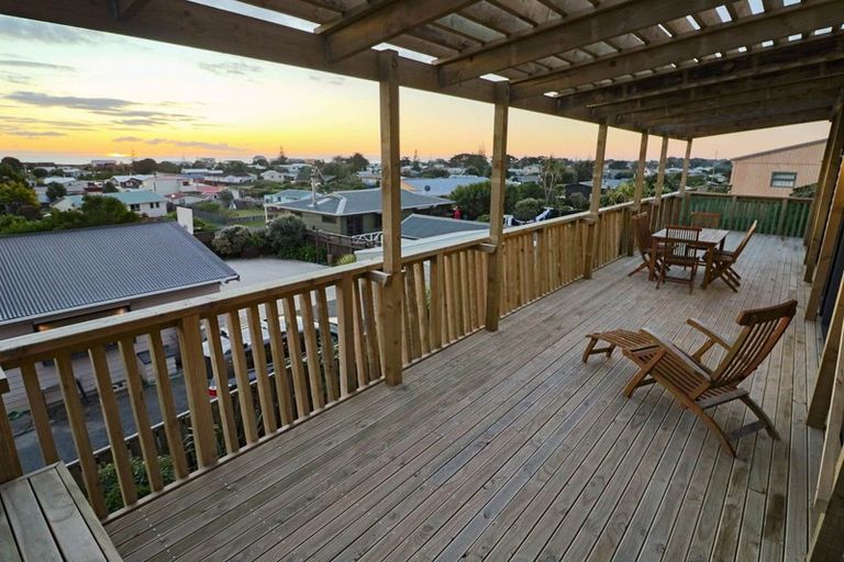 Photo of property in 6 Arataki Grove, Waitarere Beach, Levin, 5510