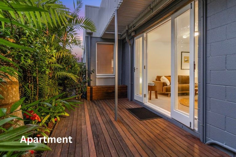 Photo of property in 41 Old Lake Road, Narrow Neck, Auckland, 0624