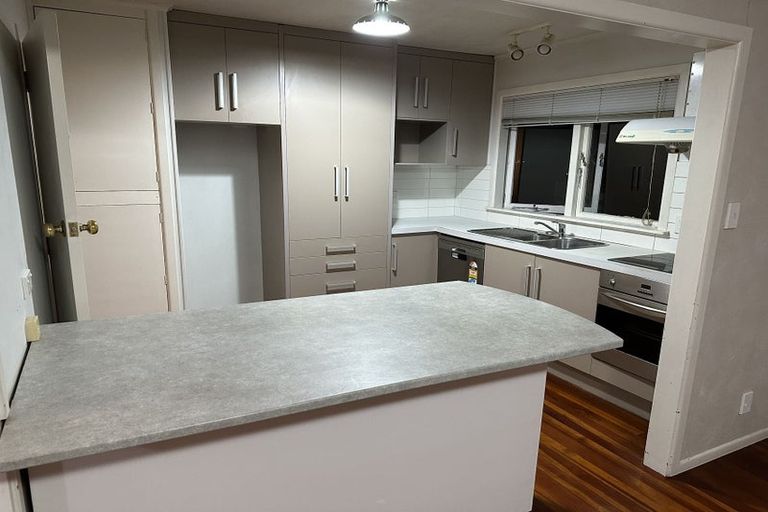 Photo of property in 12 School Road, Te Atatu South, Auckland, 0610