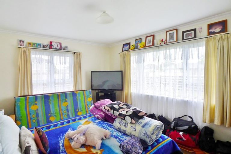 Photo of property in 17 Sturdee Road, Manurewa, Auckland, 2102