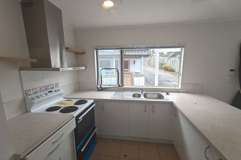 Photo of property in 16 Rotoiti Avenue, Pakuranga Heights, Auckland, 2010
