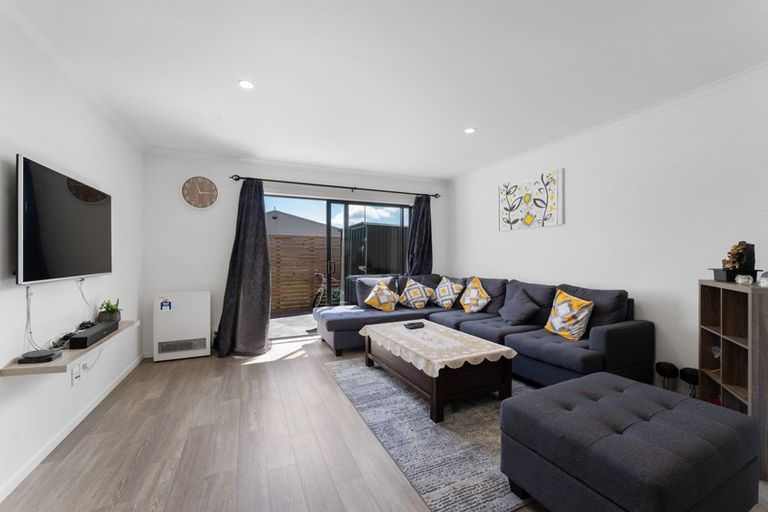 Photo of property in 19/9 Surrey Street, Tawa, Wellington, 5028