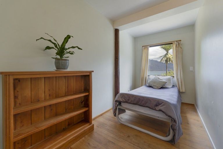 Photo of property in 22 Mckerrow Place, Sunshine Bay, Queenstown, 9300