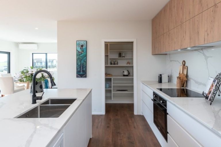 Photo of property in 31 Opouatu Avenue, Glenbrook, 2681