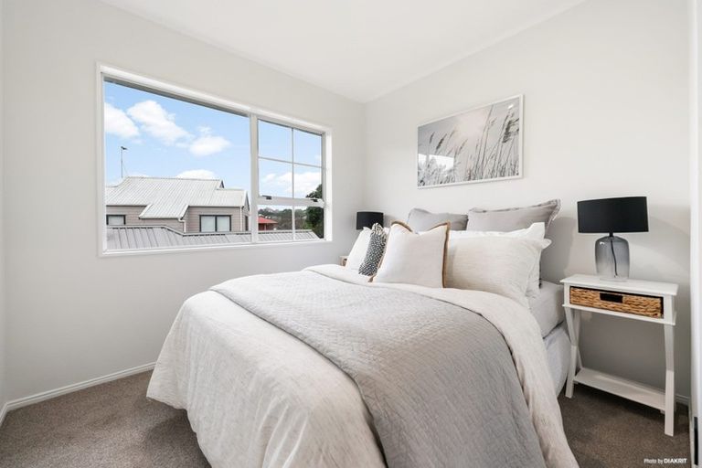 Photo of property in 1/9 Delisle Place, Windsor Park, Auckland, 0632